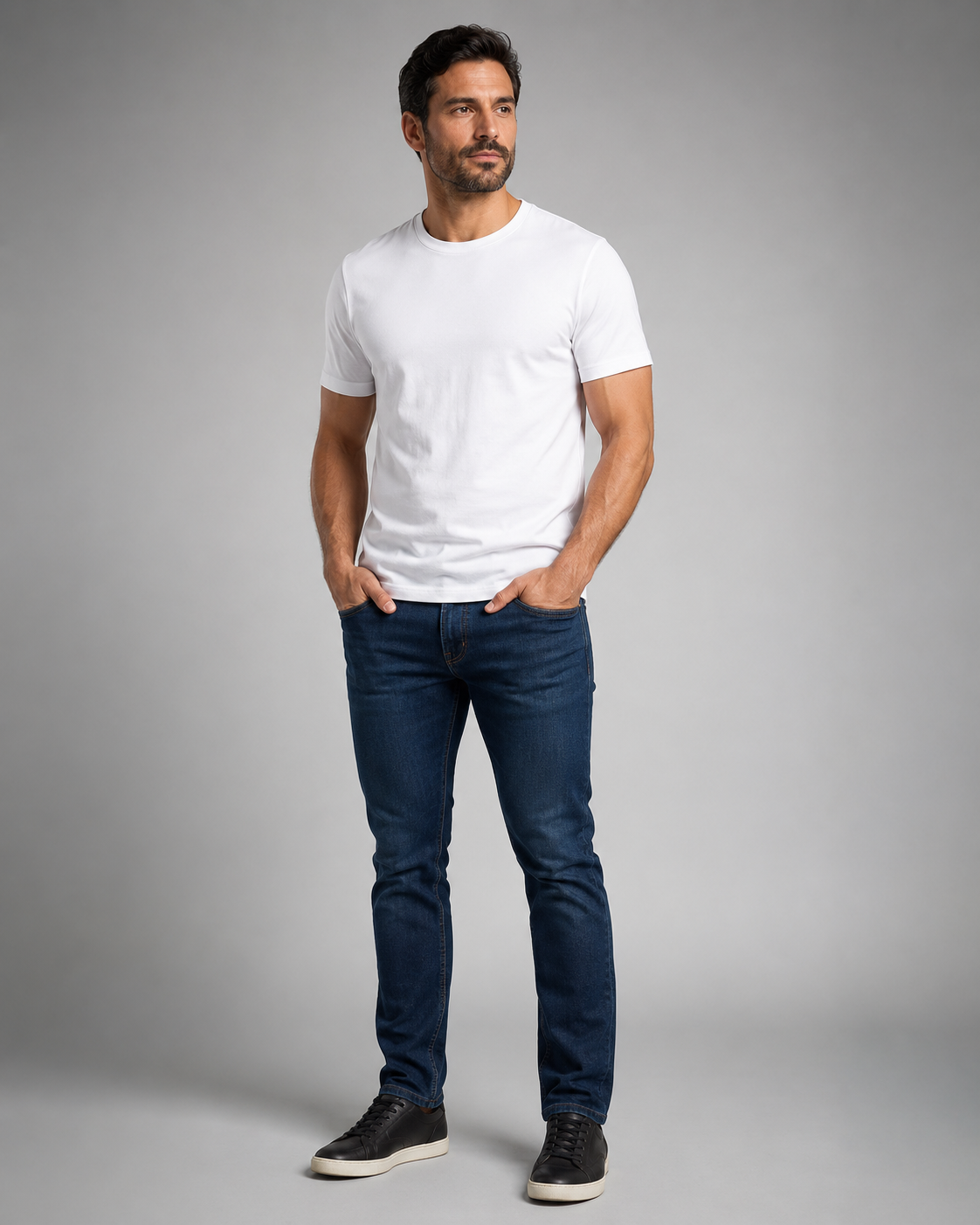 Camiseta branca corpo inteiro frente